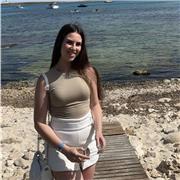 Profesora de inglés imparte clases a alumnos hasta 4ºESO